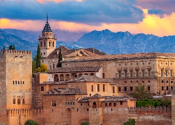 Grup AVA Andalucía con la Geoda de Pulpí y la Alhambra