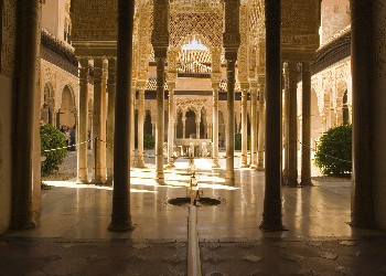 Grup AVA Andalucía con la Geoda de Pulpí y la Alhambra